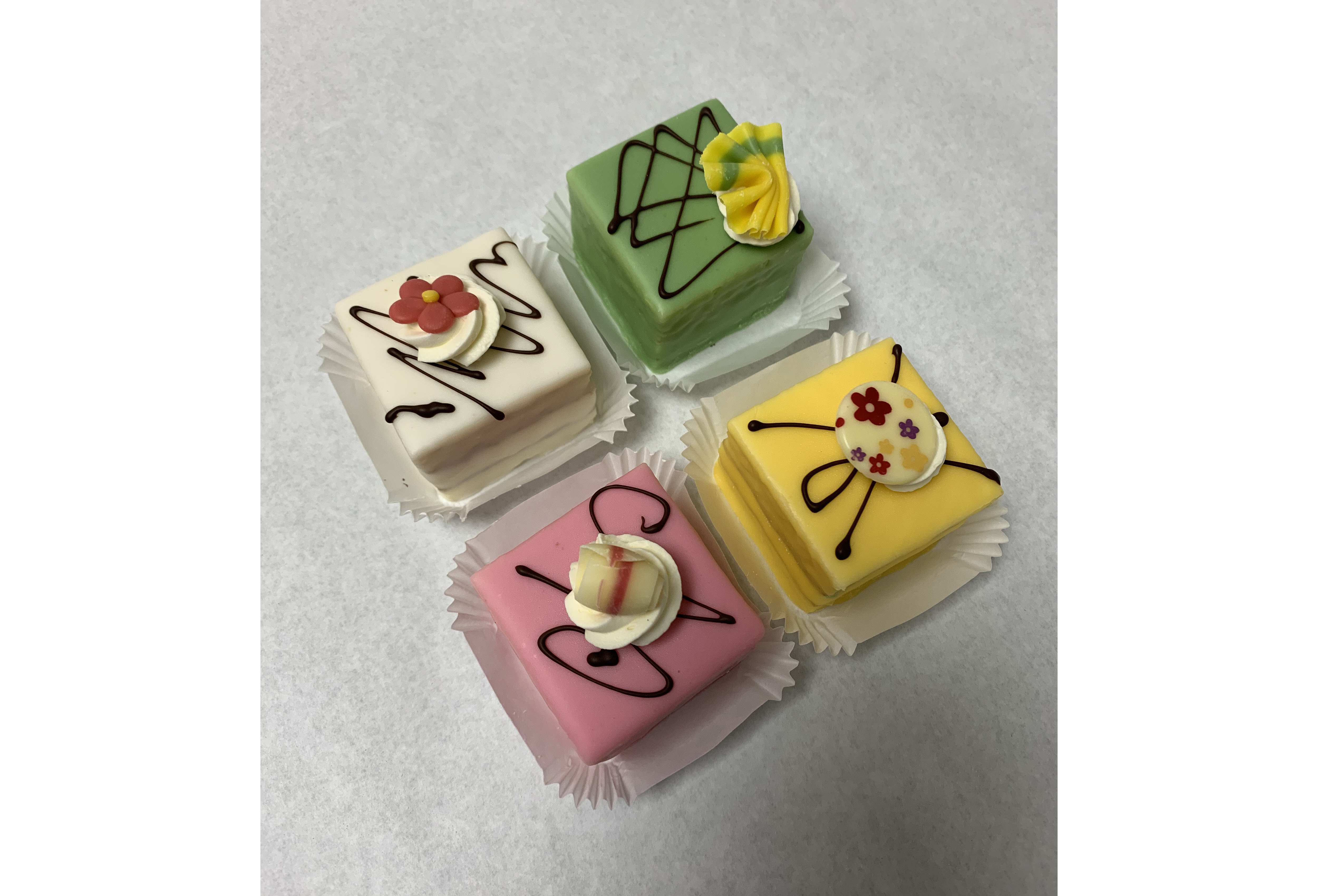 8444 Petit fours